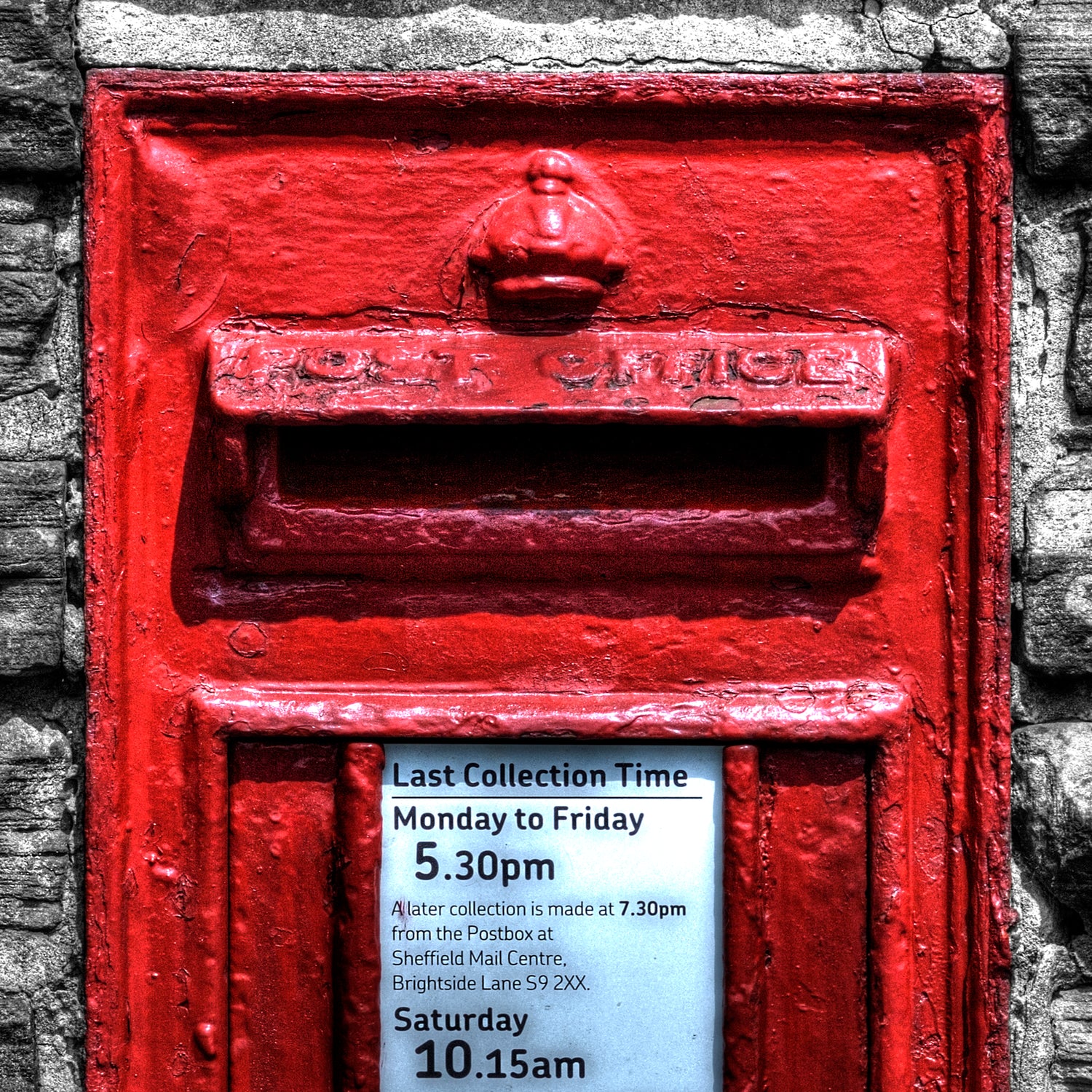 Close up of a Red Georgian UK postbox, set into a wall.